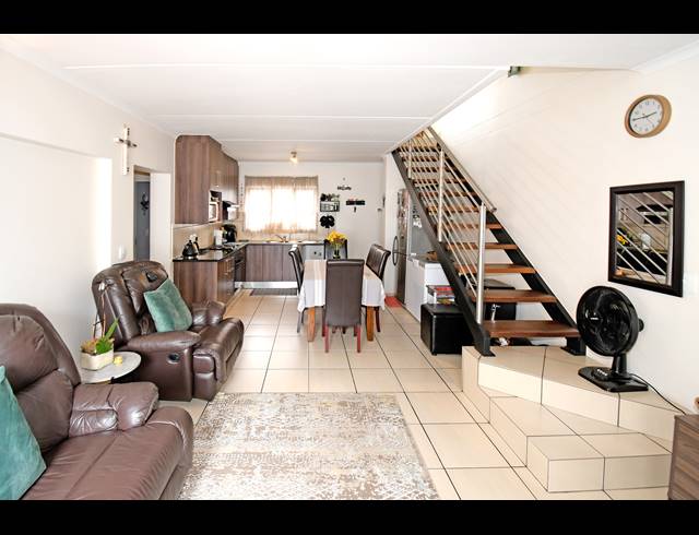 3 BEDROOM APARTMENT FOR SALE IN SUNNINGHILL